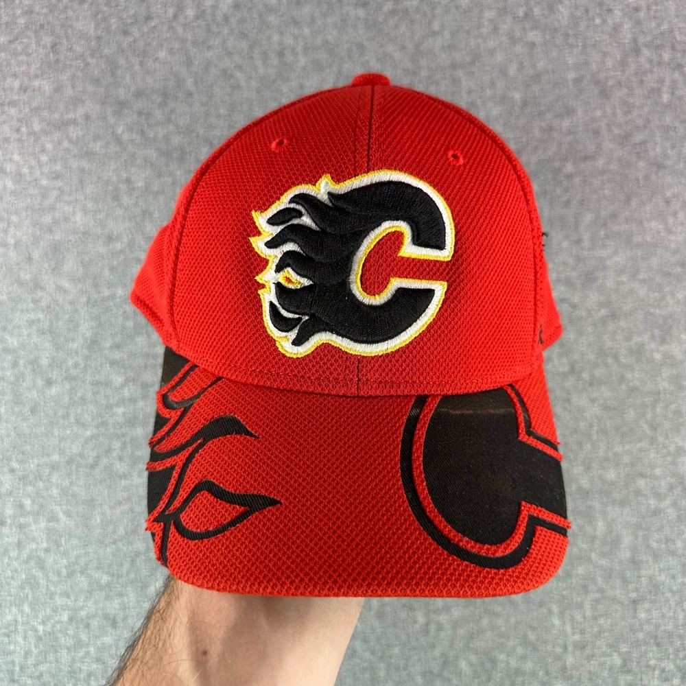 Calgary Flames Reebok Hat L/XL Red NHL Hockey Center Ice Collection Stretch Fit